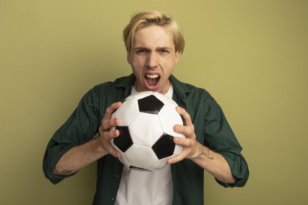 images/angry-young-blonde-guy-wearing-green-t-shirt-holding-ball.jpg